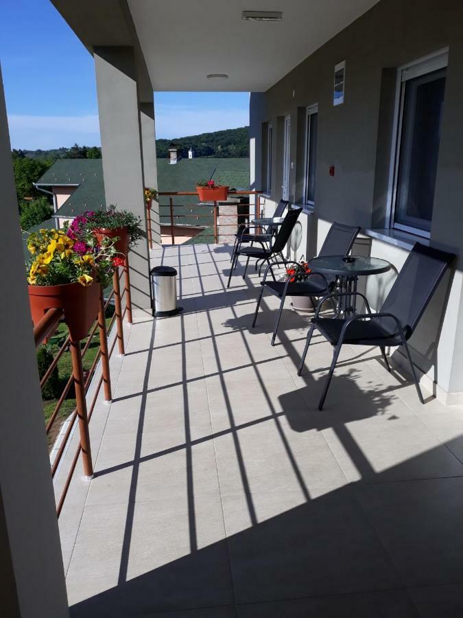 Simica Cose Leilighet Vrdnik Eksteriør bilde